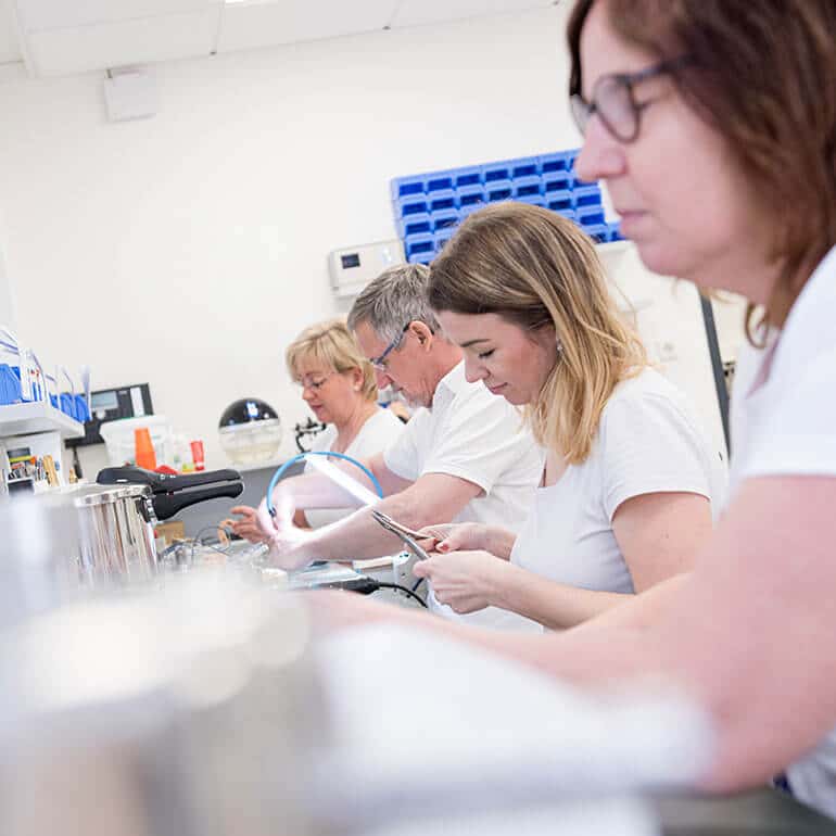 KFO Stelz | Einblick in das Dentallabor